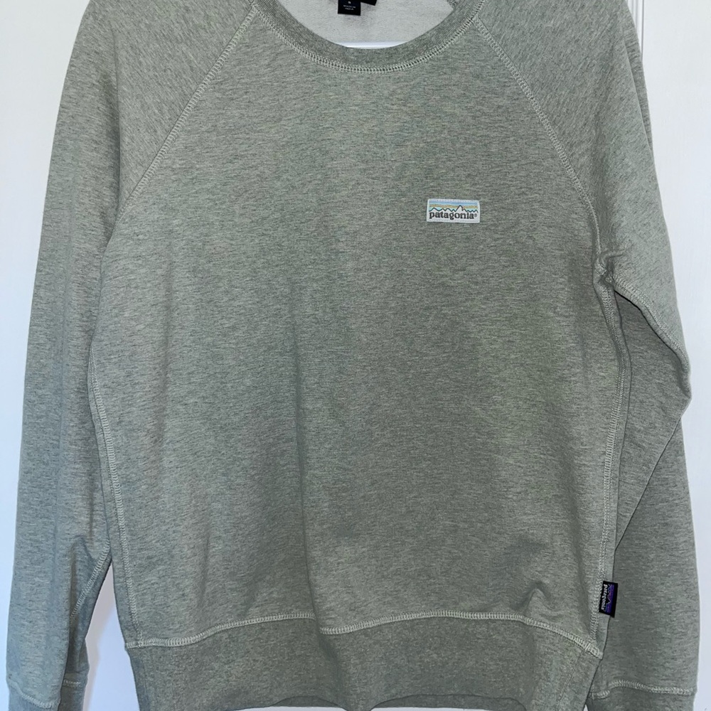 Patagonia Women's Pale Green/Gray Sweat shirt.